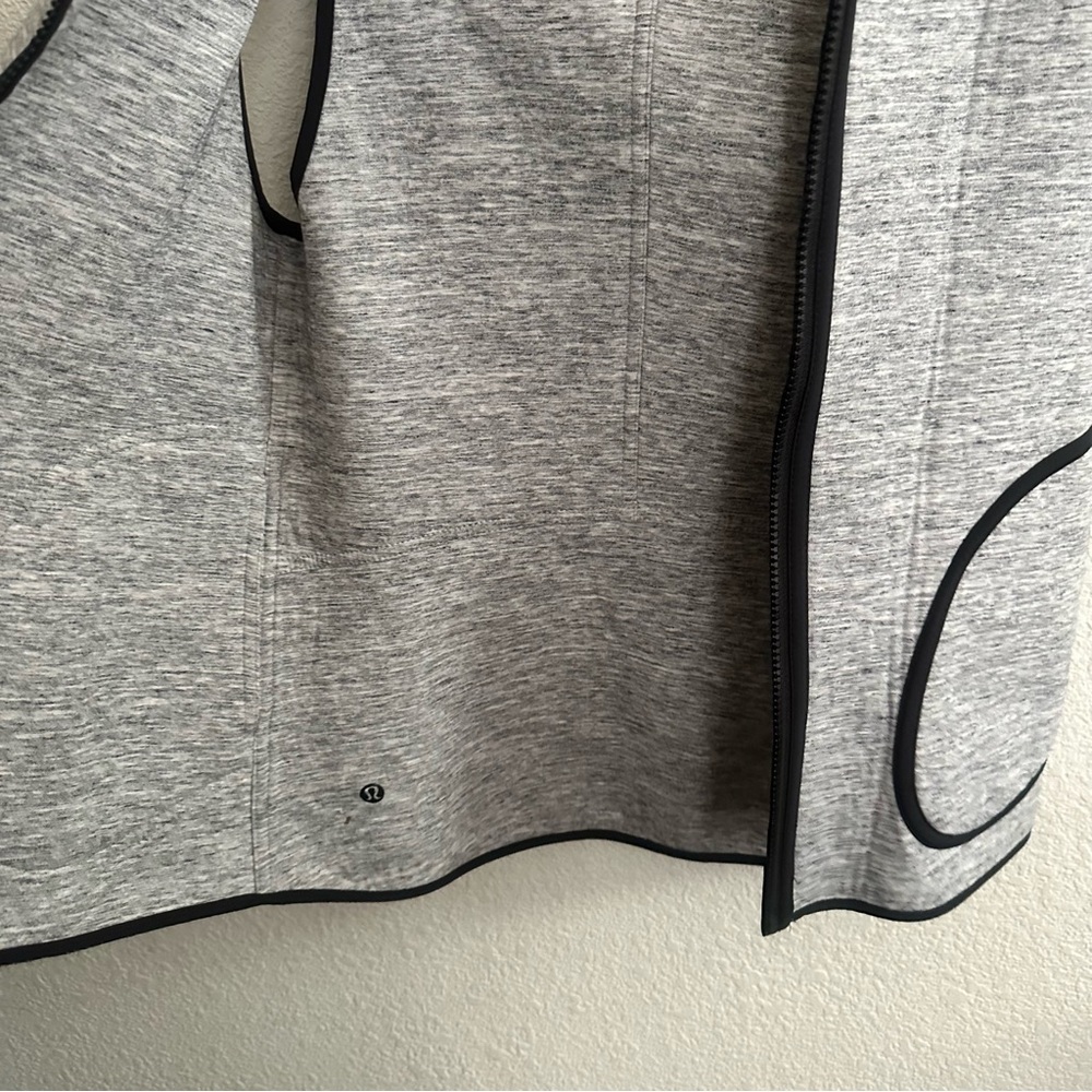 Lululemon Gray Sleeveless Hoodie Vest size 4 - Picture 3 of 5